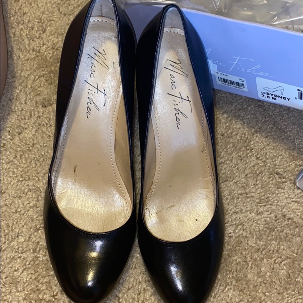 Marc Fisher platform Pumps